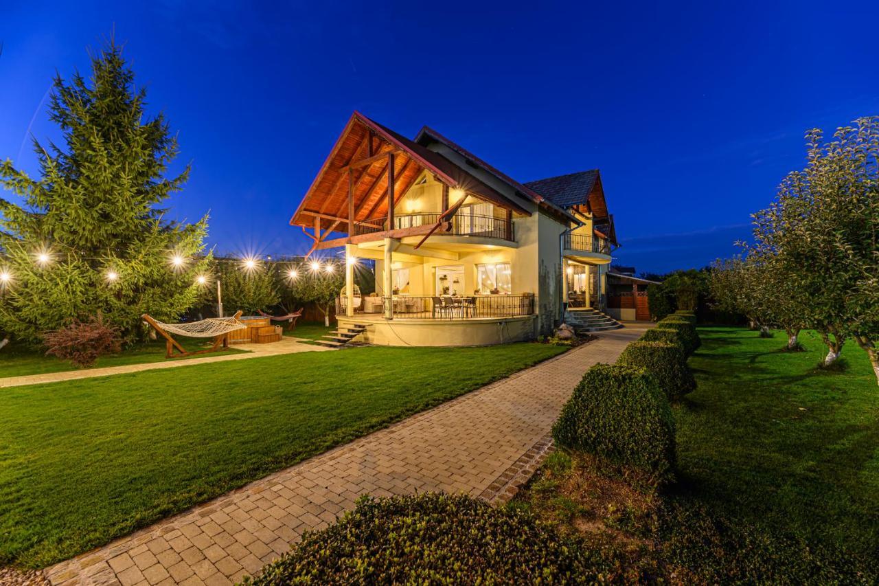 Orchard Villa Braşov Exterior foto